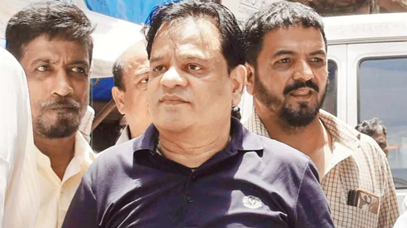 दाऊदच्या भावाला व्हिआयपी ट्रिटमेन्ट देणारे ५ पोलिस निलंबित