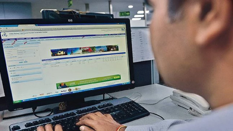 रेल्वेच्या तिकिटांचा काळाबाजार करणाऱ्यांना अटक रेल्वेच्या तिकिटांचा काळाबाजार करणाऱ्यांना अटक