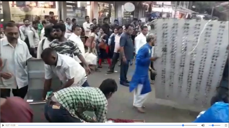 फेरीवालों पर 'सिंघम' की कार्रवाई, लाखो रुपए का सामान जप्त फेरीवालों पर 'सिंघम' की कार्रवाई, लाखो रुपए का सामान जप्त