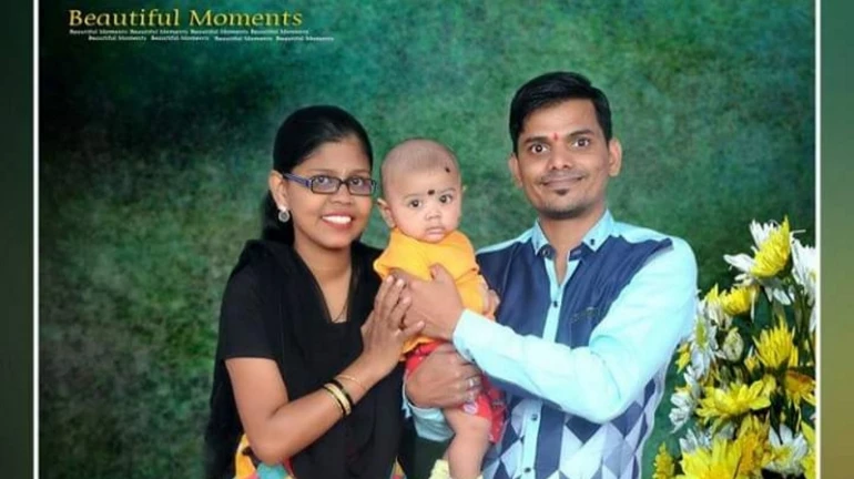 खड्ड्याने घेतला चिमुकल्यासहीत अाईचा बळी खड्ड्याने घेतला चिमुकल्यासहीत अाईचा बळी