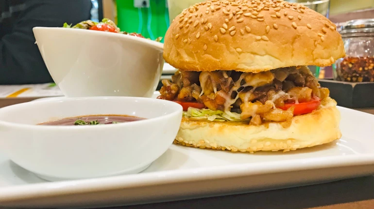 CRAVE's New Outlet In Churchgate Gets Comfort Food Straight On Point CRAVE's New Outlet In Churchgate Gets Comfort Food Straight On Point