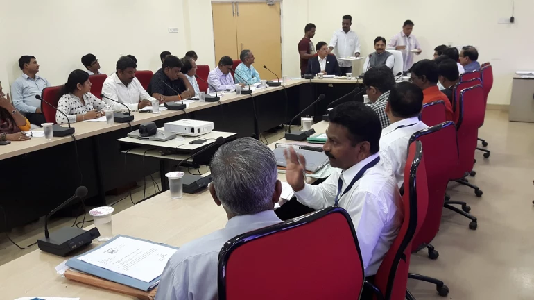 पुर्नमूल्यांकनाच्या कामाशी निगडीत असणाऱ्या शिक्षकांवर कारवाई - रविंद्र वायकर पुर्नमूल्यांकनाच्या कामाशी निगडीत असणाऱ्या शिक्षकांवर कारवाई - रविंद्र वायकर