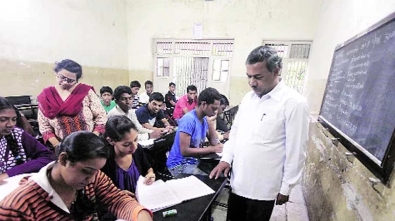 ४७३८ शिक्षक, शिक्षकेत्तर कर्मचारी भरतीचा मार्ग मोकळा ४७३८ शिक्षक, शिक्षकेत्तर कर्मचारी भरतीचा मार्ग मोकळा