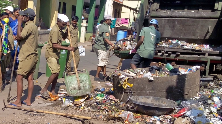 बायोमेट्रीक हजेरी लावून व्हायचे पसार; पालिकेचे १४ कर्मचारी निलंबित बायोमेट्रीक हजेरी लावून व्हायचे पसार; पालिकेचे १४ कर्मचारी निलंबित
