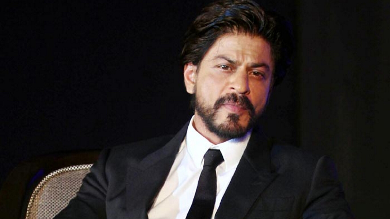 SRK greets his fans outside Mannat SRK greets his fans outside Mannat
