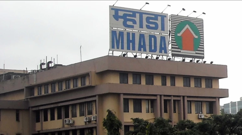 टाटा रुग्णालयाला ‘म्हाडा’च्या सदनिका देण्याच्या निर्णयाला मुख्यमंत्र्यांकडून स्थगिती टाटा रुग्णालयाला ‘म्हाडा’च्या सदनिका देण्याच्या निर्णयाला मुख्यमंत्र्यांकडून स्थगिती