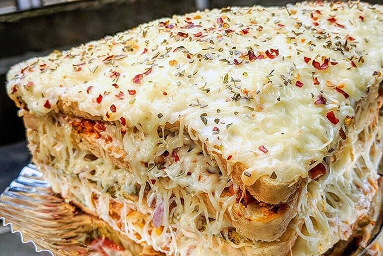 साधंसुधं नाही तर हे आहे हल्क सँडविच