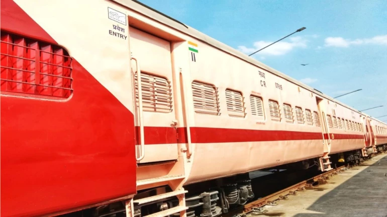 Central railway मध्य रेल्वेची मालवाहतूक सेवा अद्याप सुरूच Central railway मध्य रेल्वेची मालवाहतूक सेवा अद्याप सुरूच