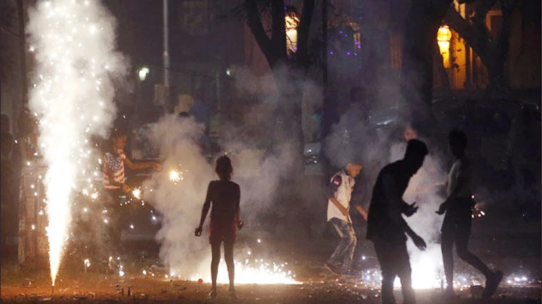 पटाखा फोड़ने में किया कानून का उल्लंघन तो होगी 8 दिन की जेल, मुंबई पुलिस ने जारी किया सर्कुलर