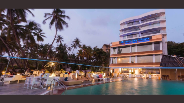 Mumbai: Marriott hotel ordered to compensate less than 3 lakhs after Chandelier falls on bride's brother Mumbai: Marriott hotel ordered to compensate less than 3 lakhs after Chandelier falls on bride's brother