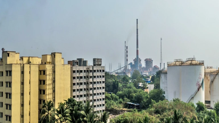 माहुलवासीयांना कुर्ल्यातील संक्रमण शिबिरांत हलवणार माहुलवासीयांना कुर्ल्यातील संक्रमण शिबिरांत हलवणार