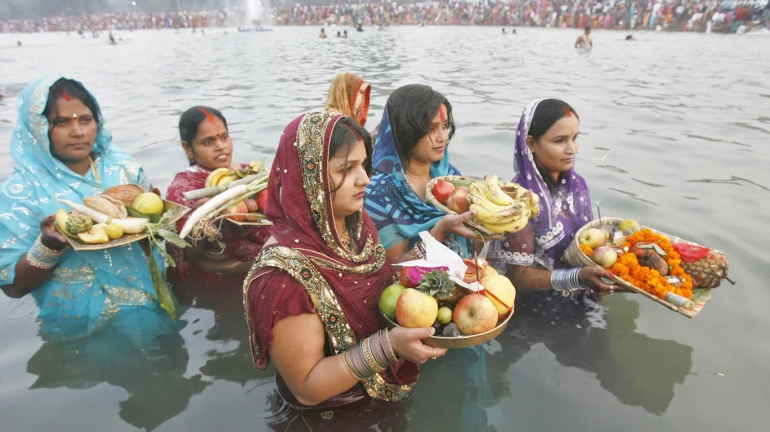 छठ पूजा दूसरा दिन: व्रतियों ने विधि विधान से किया खरना छठ पूजा दूसरा दिन: व्रतियों ने विधि विधान से किया खरना
