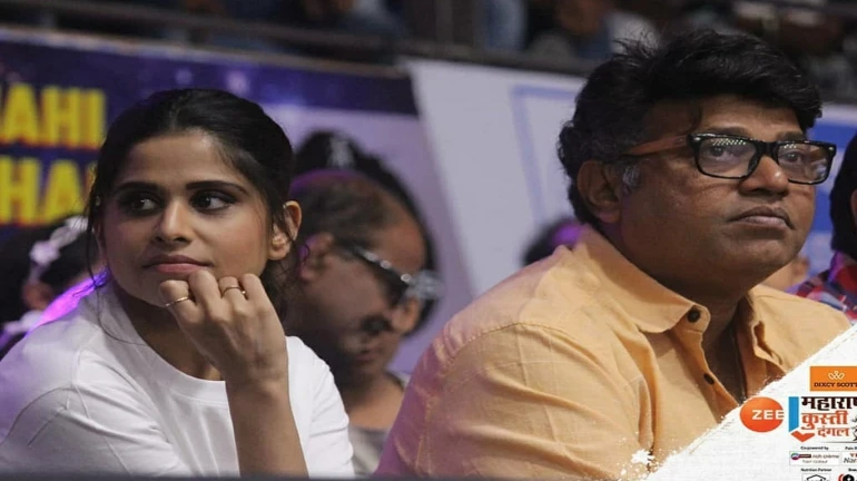 सईच्या डोळ्यांत का तरळले आनंदाश्रू? सईच्या डोळ्यांत का तरळले आनंदाश्रू?