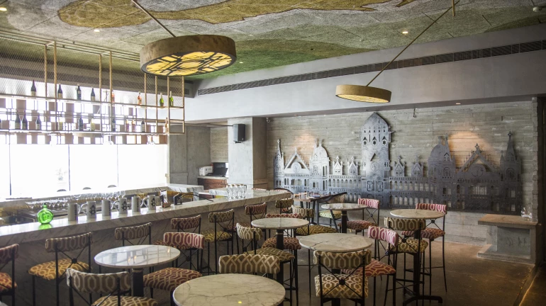 South Bombay Bar: A New Destination For The Party-Goers And The Foodies South Bombay Bar: A New Destination For The Party-Goers And The Foodies