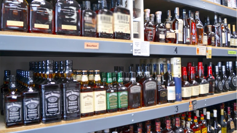 घरपोच दारू पोचवल्याबद्दल वाईन शाॅपला १८.९ लाखांचा दंड, उत्पादन शुल्कची कारवाई घरपोच दारू पोचवल्याबद्दल वाईन शाॅपला १८.९ लाखांचा दंड, उत्पादन शुल्कची कारवाई