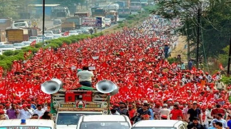 आक्रमक मोर्चा, हजारों किसान मुंबई की ओर रवाना आक्रमक मोर्चा, हजारों किसान मुंबई की ओर रवाना