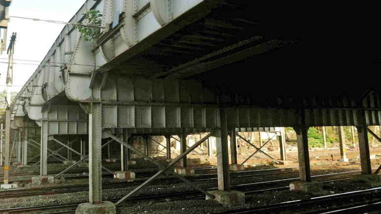 कर्नाक पूल लवकरच वाहतुकीसाठी बंद कर्नाक पूल लवकरच वाहतुकीसाठी बंद