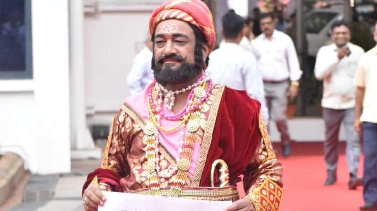 विधानभवनात अवतरले छत्रपती शिवाजी महाराज विधानभवनात अवतरले छत्रपती शिवाजी महाराज