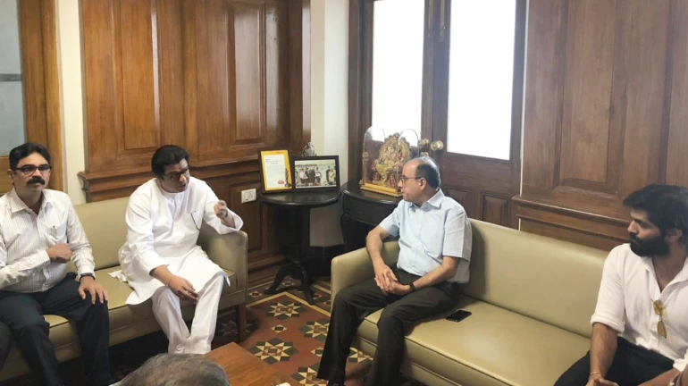 Bal Thackeray Memorial: Shiv Sena and MNS come face to face over the statue construction Bal Thackeray Memorial: Shiv Sena and MNS come face to face over the statue construction