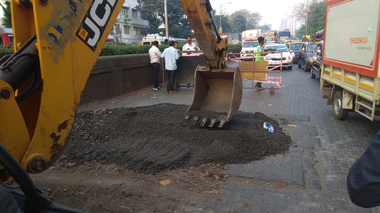 Pothole claims the life of a four-month-old in Dadar Pothole claims the life of a four-month-old in Dadar