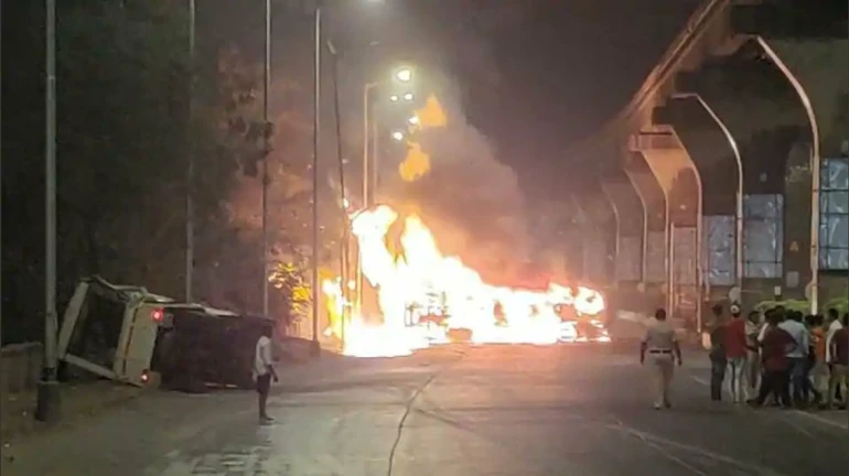 वडाला में भक्ति पार्क के पास पेट्रोल टैंकर में लगी आग,एक की मौत