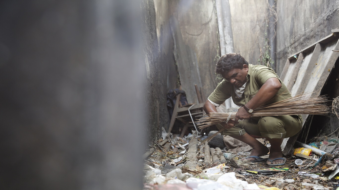 गटारात का उतरला भाऊ कदम?