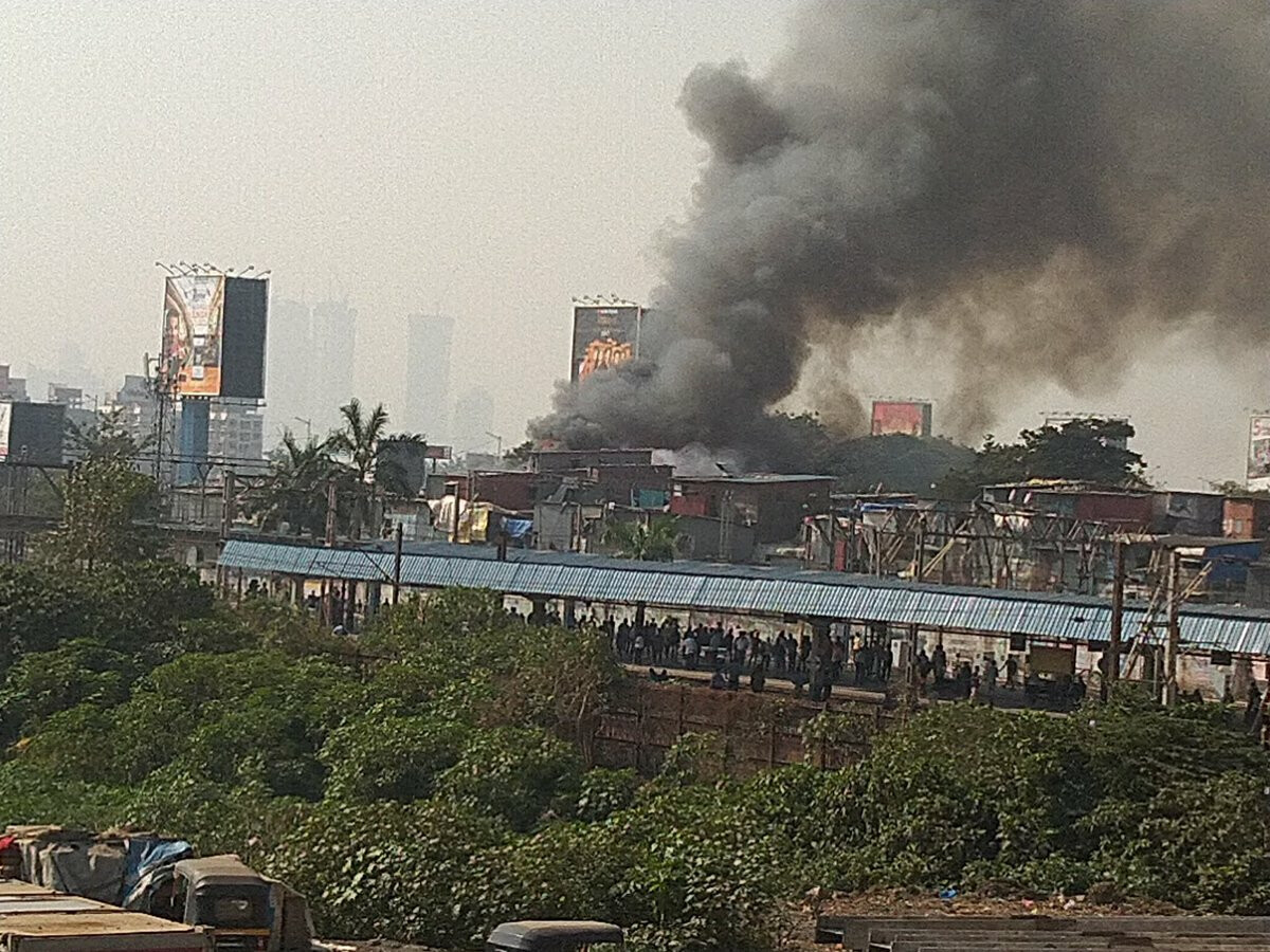 वांद्र्याच्या शास्त्रीनगर परिसरात भीषण आग