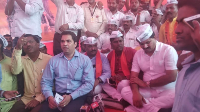 मराठा आरक्षणाचं राजकारण करू नका, आंदोलकांचा नेत्यांना इशारा मराठा आरक्षणाचं राजकारण करू नका, आंदोलकांचा नेत्यांना इशारा