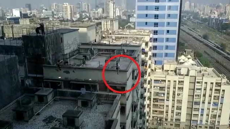 इमरातों के बीच कुदकर स्टंट करनेवाले विदेशी नागरीक को भेजा जाएगा उसके देश इमरातों के बीच कुदकर स्टंट करनेवाले विदेशी नागरीक को भेजा जाएगा उसके देश