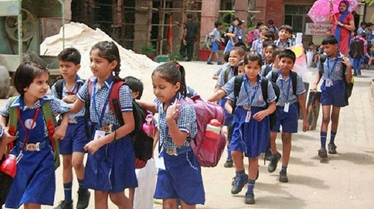 शाळा शुल्कवाढीविरोधात एकट्या पालकाला तक्रार करता येणार नाही शाळा शुल्कवाढीविरोधात एकट्या पालकाला तक्रार करता येणार नाही