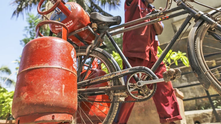 Gas cylinders to get cheaper as non-subsidised LPG gets affordable by ₹133 Gas cylinders to get cheaper as non-subsidised LPG gets affordable by ₹133