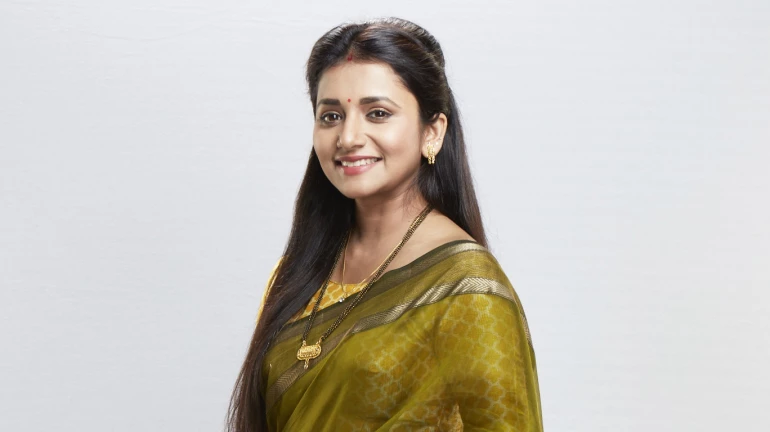 मीनाक्षीच्या व्यक्तिरेखेत बऱ्याच छटा आहेत : जुई गडकरी मीनाक्षीच्या व्यक्तिरेखेत बऱ्याच छटा आहेत : जुई गडकरी