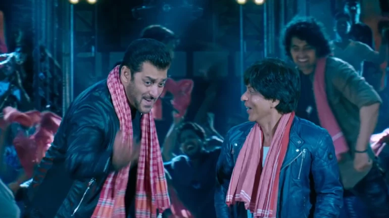 सलमान खान के साथ ‘इश्कबाजी’ करते नजर आए शाहरुख खान सलमान खान के साथ ‘इश्कबाजी’ करते नजर आए शाहरुख खान