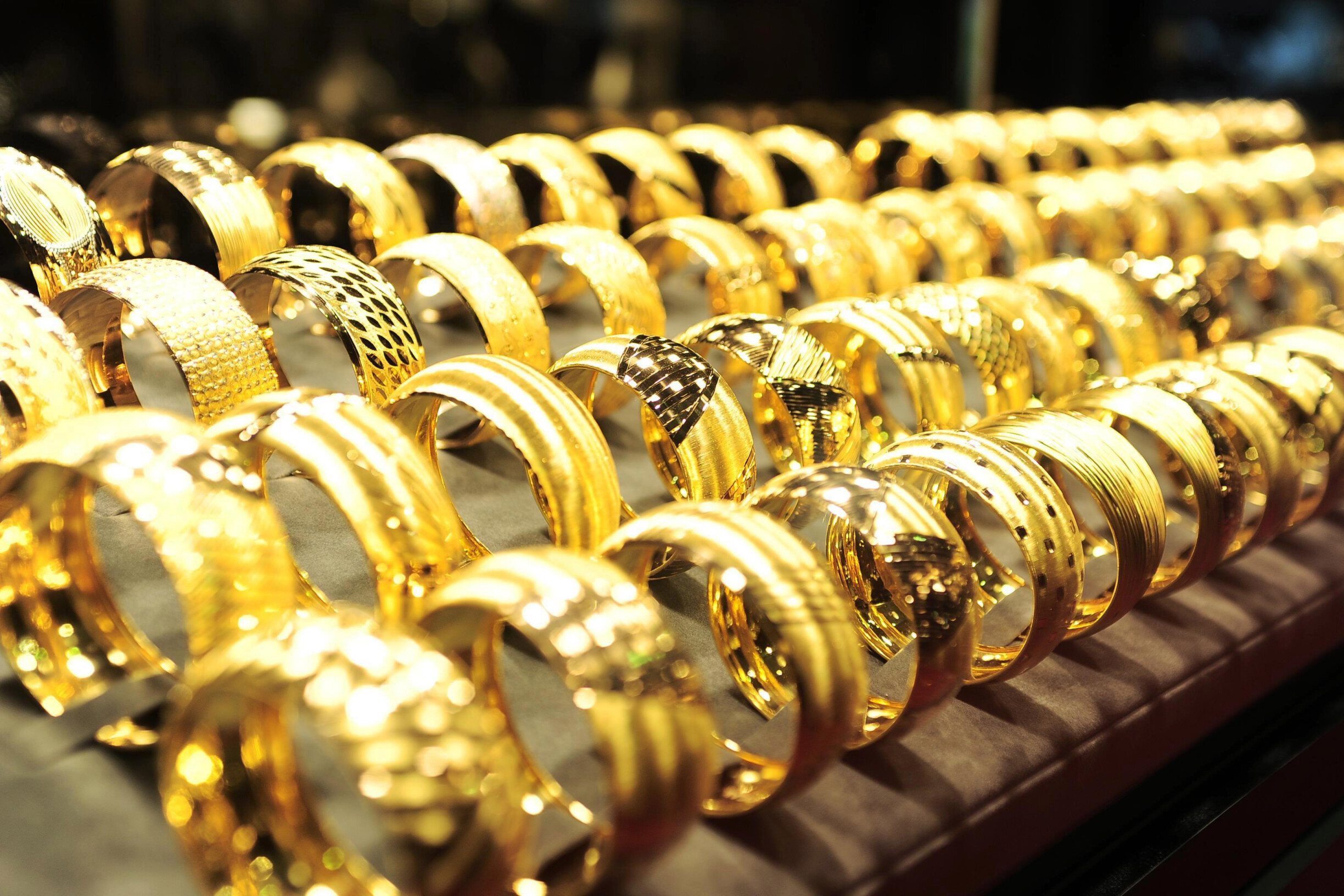 'Au' yeah! Gold gets cheaper by ₹1,000 per 10 gram