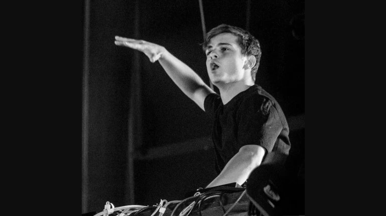 डीजे मार्टिन गॅरिक्सच्या कार्यक्रमाच्या अायोजकांवर गुन्हा, ध्वनी मर्यादेचं उल्लंघन डीजे मार्टिन गॅरिक्सच्या कार्यक्रमाच्या अायोजकांवर गुन्हा, ध्वनी मर्यादेचं उल्लंघन