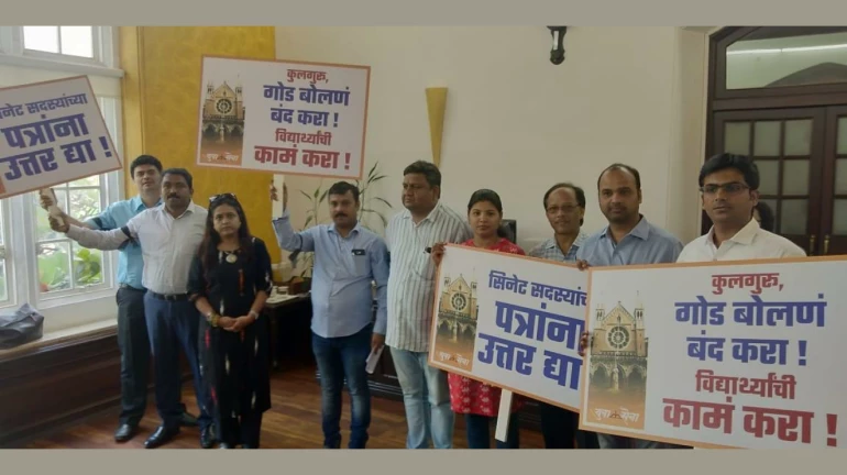 सिनेट सदस्यांच्या मागण्यांकडे कुलगुरूंचा कानाडोळा- युवासेना सिनेट सदस्यांच्या मागण्यांकडे कुलगुरूंचा कानाडोळा- युवासेना