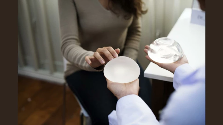 कमी खर्चात स्तन प्रत्यारोपण करणं पडलं महागात कमी खर्चात स्तन प्रत्यारोपण करणं पडलं महागात