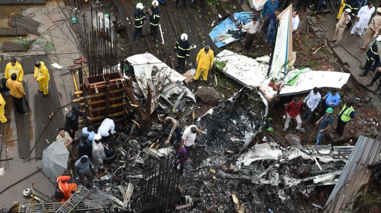 घाटकोपर विमान हादसा- कंपनी का लाइसेंस रद्द घाटकोपर विमान हादसा- कंपनी का लाइसेंस रद्द