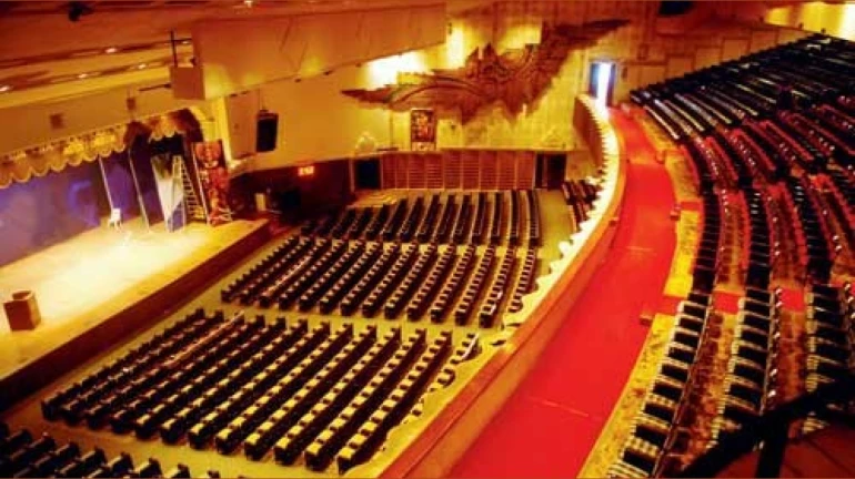 नाट्यगृह भाडेदरात ७५ टक्के कपात, नाट्यव्यावसायिकांना मोठा दिलासा नाट्यगृह भाडेदरात ७५ टक्के कपात, नाट्यव्यावसायिकांना मोठा दिलासा