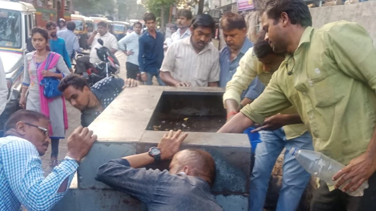 बोरीवली में अवैध फेरीवालों पर बीएमसी की कार्रवाई बोरीवली में अवैध फेरीवालों पर बीएमसी की कार्रवाई