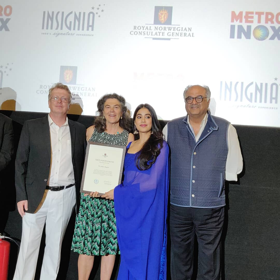 जाह्नवी कपूर ‘राइजिंग टैलेंट ऑफ द ईयर’ अवॉर्ड से हुईं सम्मानित