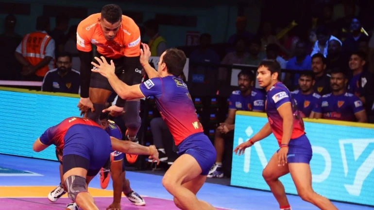 PKL 2018: U Mumba continue their winning streak as the defeat Dabang Delhi 44-19 PKL 2018: U Mumba continue their winning streak as the defeat Dabang Delhi 44-19