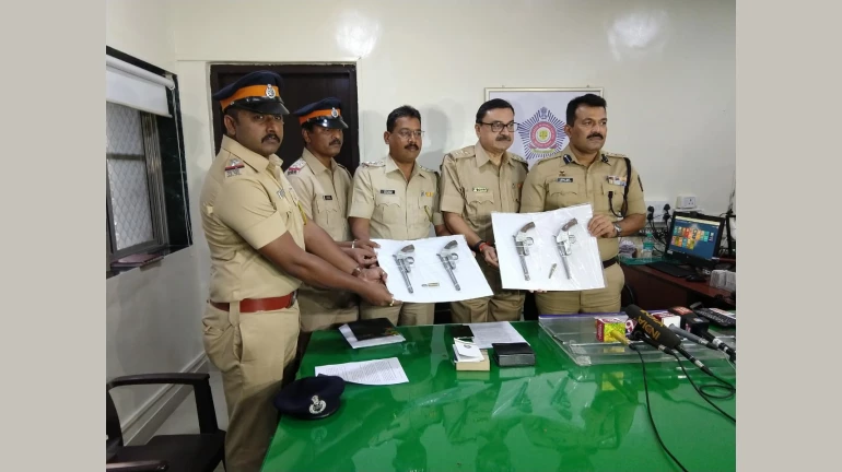 जोगेश्वरी इलाके में देशी कट्टे और कारतूस के साथ दो गिरफ्तार जोगेश्वरी इलाके में देशी कट्टे और कारतूस के साथ दो गिरफ्तार