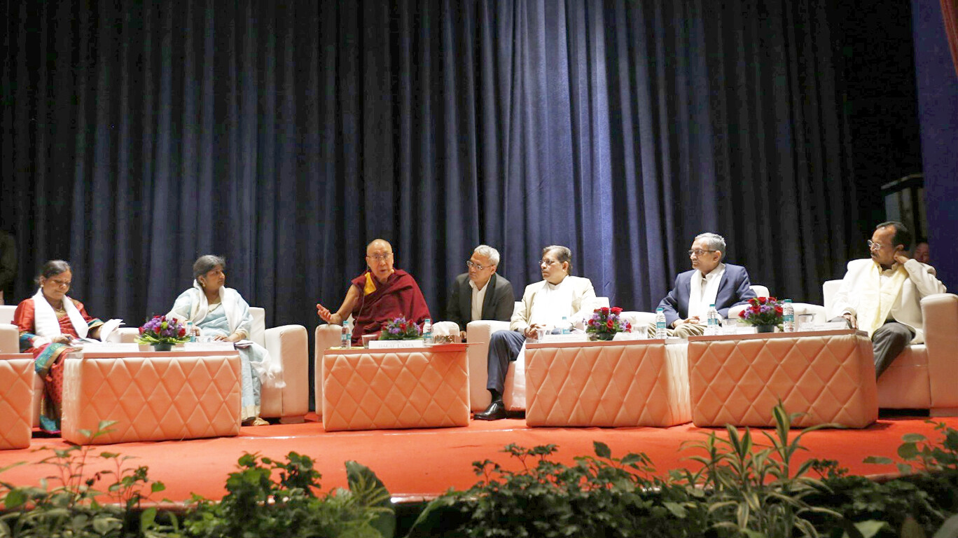 शिक्षणात मानवी मुल्यांचा समावेश व्हावा- दलाई लामा