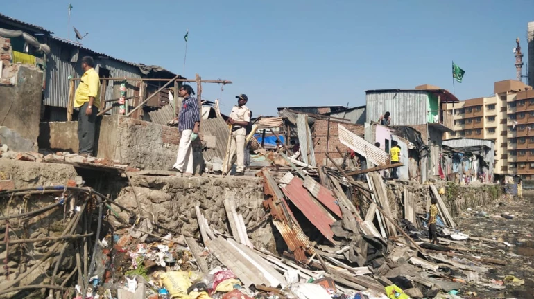 मानखुर्द में तोड़े गये 35 अवैध निर्माण मानखुर्द में तोड़े गये 35 अवैध निर्माण