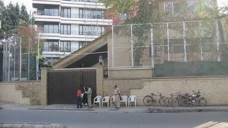 अमिताभ बच्चन के बंगले प्रतीक्षा के लॉन पर बीएमसी चलाएगी हथौड़ा? अमिताभ बच्चन के बंगले प्रतीक्षा के लॉन पर बीएमसी चलाएगी हथौड़ा?