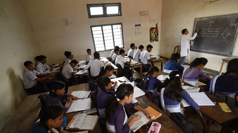 शिक्षक भरतीचा मार्ग मोकळा, जानेवारीपासून होणार सुरूवात शिक्षक भरतीचा मार्ग मोकळा, जानेवारीपासून होणार सुरूवात