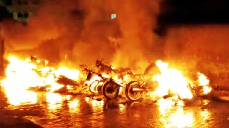 Sion: 16 two-wheelers burnt in a fire incident