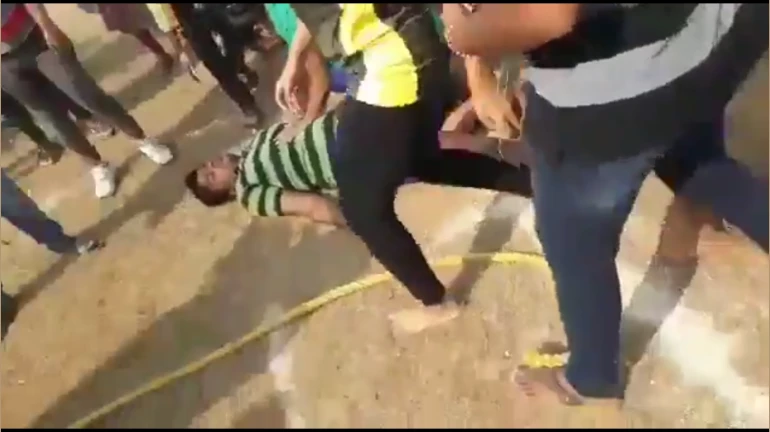 Video- सोमय्या काॅलेजमध्ये रस्सीखेच खेळताना विद्यार्थ्याचा मृत्यू Video- सोमय्या काॅलेजमध्ये रस्सीखेच खेळताना विद्यार्थ्याचा मृत्यू