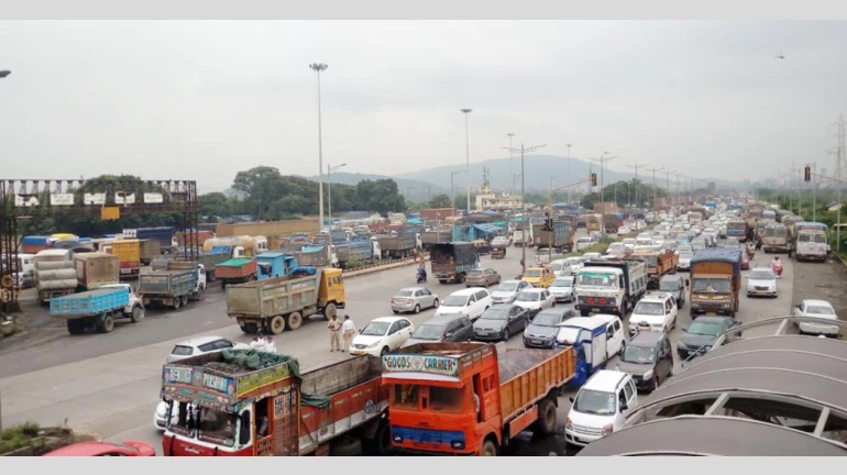 नेरुळजवळ सायन–पनवेल महामार्गाचा काही भाग 4 तास बंद नेरुळजवळ सायन–पनवेल महामार्गाचा काही भाग 4 तास बंद